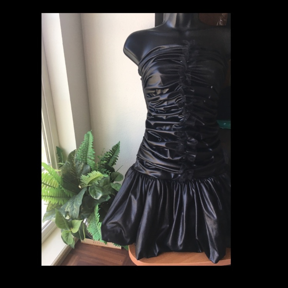 Insanely hot strapless dress